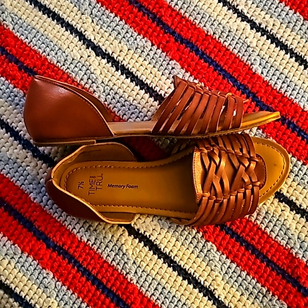 Size 7.5 memory foam flat sandal